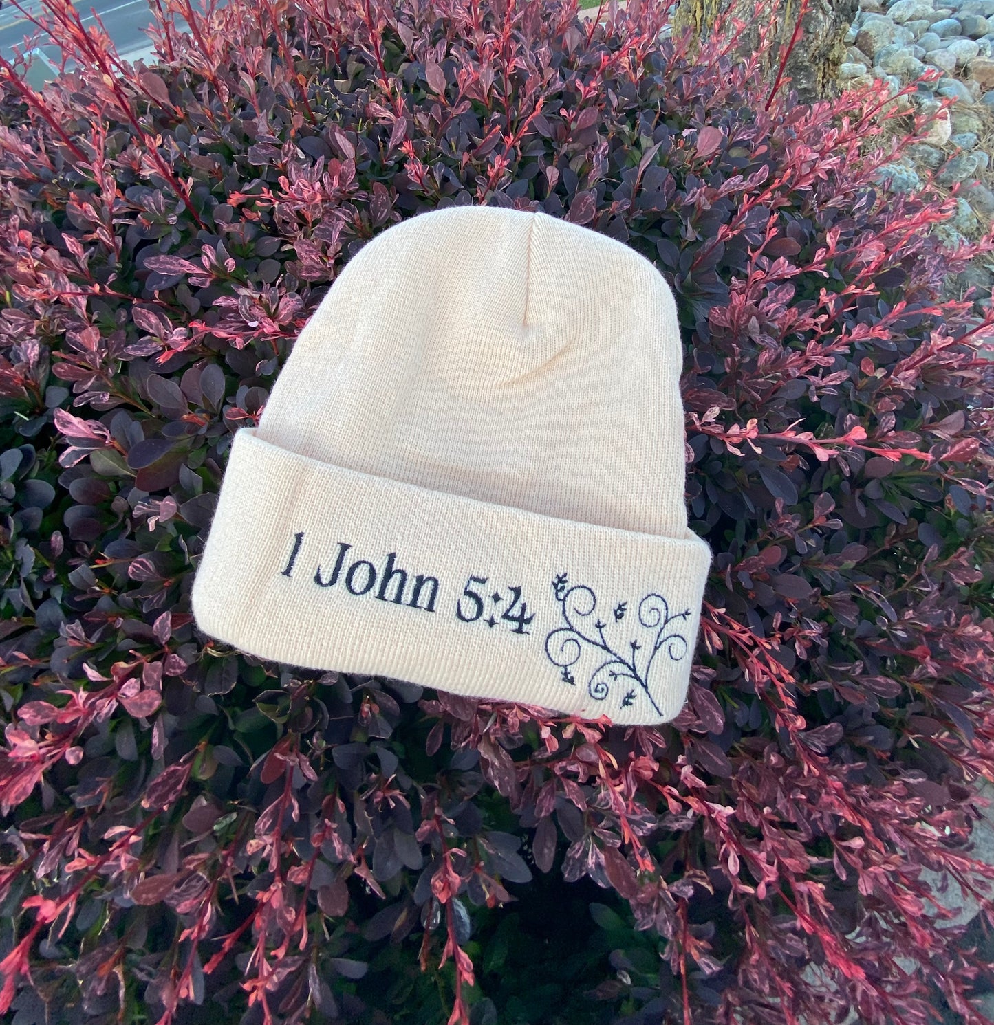  This beanie combines subtle elegance with ultimate comfort. Made from soft, high-quality fabric, it offers a cozy fit and adds a refined touch to any casual ensemble. 